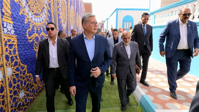 بمبادرة مجتمعية من قطاع البترول.. وزير البترول ومحافظ الإسكندرية يفتتحان تطوير  قري منطقة كنج مريوط