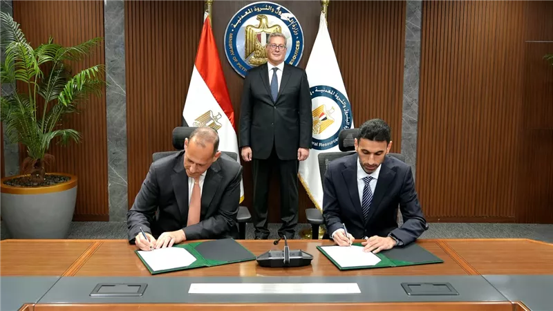 وزير البترول يشهد توقيع عقد أعمال الحفر بين بي بي وفالاريس  لخمس آبار جديدة للغاز بالبحر المتوسط