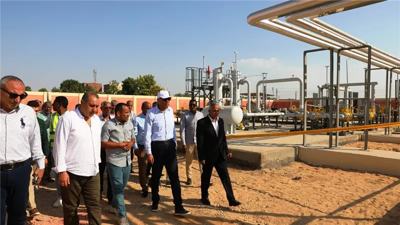 محافظ أسوان: التنسيق مع وزير البترول لاستكمال توصيل الغاز بكوم إمبو