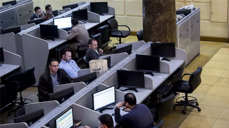 إيقاف التداول على أسهم 