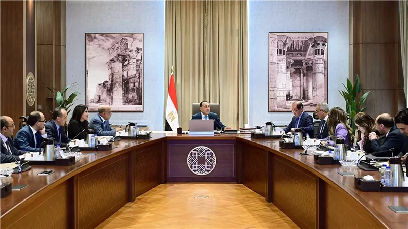 رئيس الوزراء يتابع الموقف التنفيذي للطاقات المتجددة وتدعيم الشبكة القومية للكهرباء