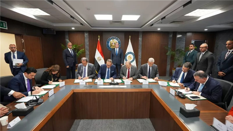 بقيمة 135 مليون دولار .. وزير البترول يشهد توقيع عقد تمويل مشروع الإيثانول الحيوي مع تحالف مصرفي
