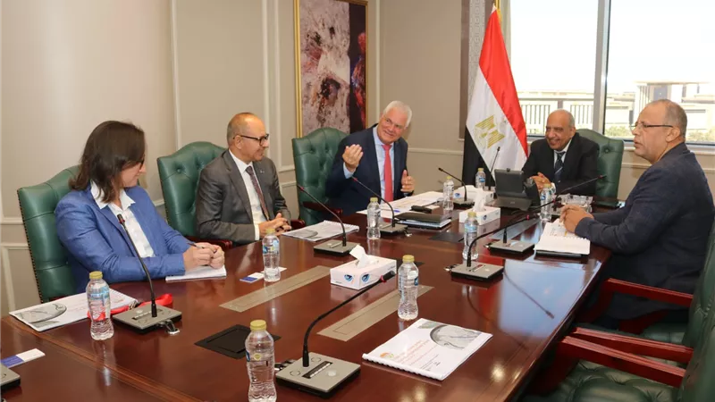 وزير الكهرباء يبحث مع تحالف 