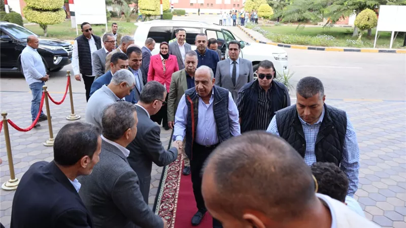 ميدانياً.. وزير الكهرباء يتفقد محطة توليد كهرباء النوبارية بمحافظة البحيرة