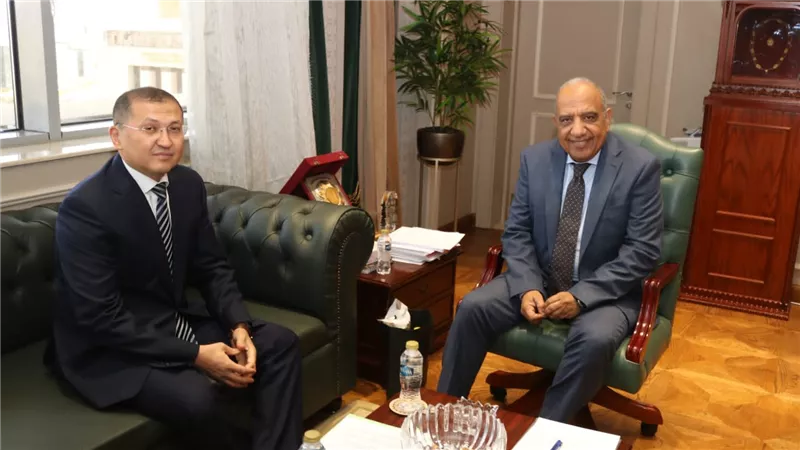 وزير الكهرباء يستقبل سفير أوزبكستان بالقاهرة لبحث الاستثمار فى الطاقة المتجددة
