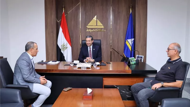 محافظ دمياط يلتقى المهندس فتوح علام ويُهنئه لترقيته نائباً لرئيس شمال الدلتا لتوزيع الكهرباء