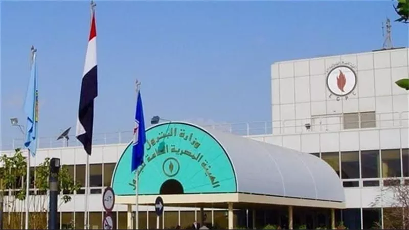 قريبا.. الإطاحة بقيادات بارزة بهيئة البترول وبعض شركات التكرير