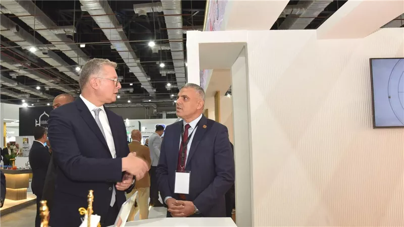 وزير البترول يزور جناح أموك في معرض النقل الذكي واللوجستيات والصناعة