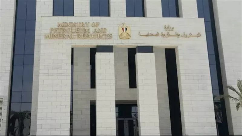 «البترول» تحظر على الشركات إبرام الاتفاقيات وبروتوكولات التعاون ومذكرات التفاهم.. دون الرجوع إليها