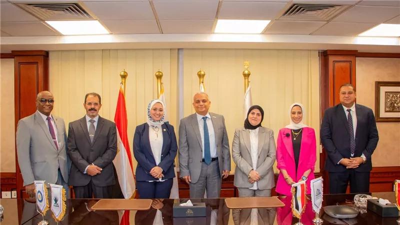 بعد تكريمهم من وزير البترول.. رئيس غاز مصر يلتقى أبناء الشركة 