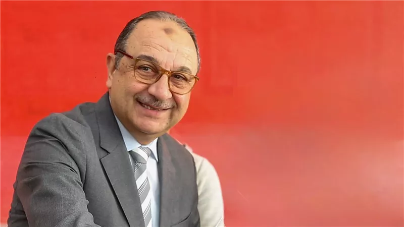 وزير قطاع الأعمال العام يدلي بصوته في انتخابات مجلس النواب بلجنته الانتخابية بمدرسة سيزا نبراوي بالقاهرة الجديدة