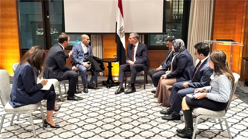 وزير البترول يبحث مع مؤسسات مالية عالمية آليات التمويل لمشروعات التعدين