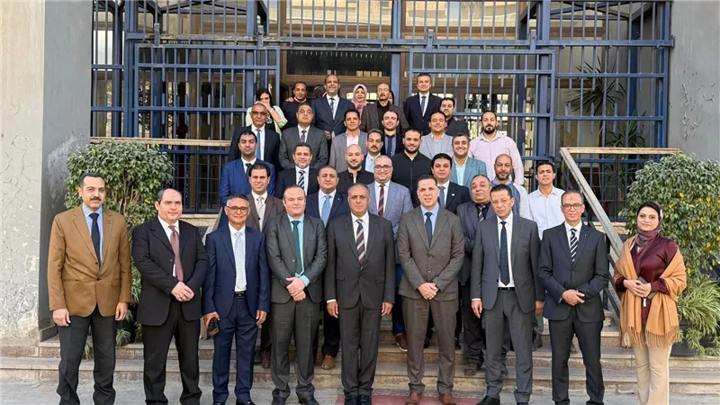 رئيس هيئة البترول يتفقد شركة العلمين ويشيد بجهود العاملين
