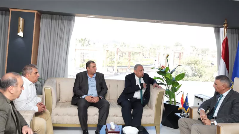 رئيس غاز مصر يناقش مع محافظ أسوان تسريع توصيل الغاز لمصانع سكر كوم أمبو وقرى حياة كريمة
