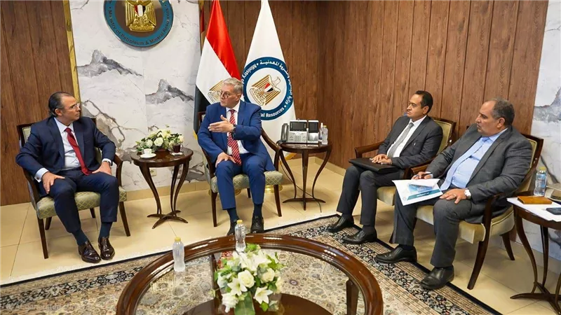 وزير البترول يبحث سبل تعزيز التعاون الإقليمي مع شيفرون العالمية