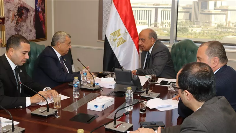 وزير الكهرباء يستقبل أعضاء لجنة الطاقة والبيئة والقوى العاملة بمجلس الشيوخ