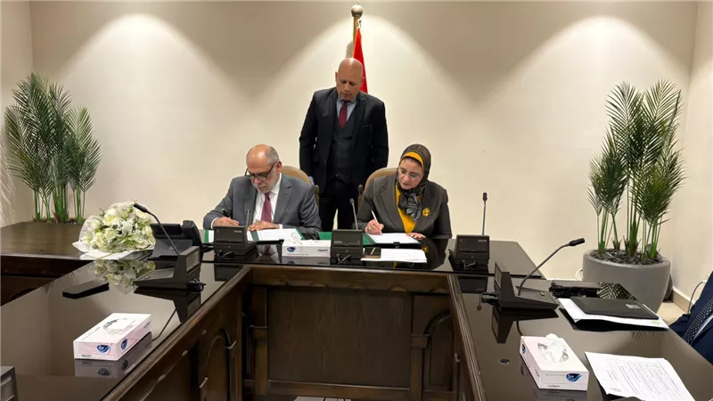 المصرية لنقل الكهرباء توقع عقدا جديد لدعم الشبكة القومية الموحدة وتغذية مشروعات تنمية شرق بورسعيد