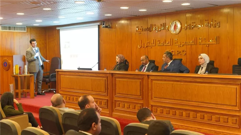 هيئة البترول تناقش خبرات وقصص نجاح تقليل التكلفة والفاقد وخفض الانبعاثات فى مجالات الإنتاج باستخدام التقنيات الحديثة