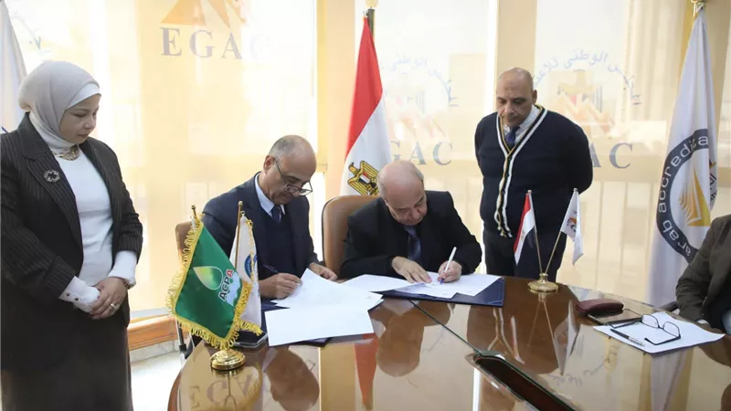 توقيع بروتوكول تعاون بين المجلس الوطني للاعتماد وشركة الاسكندرية للإضافات البترولية اكبا 
