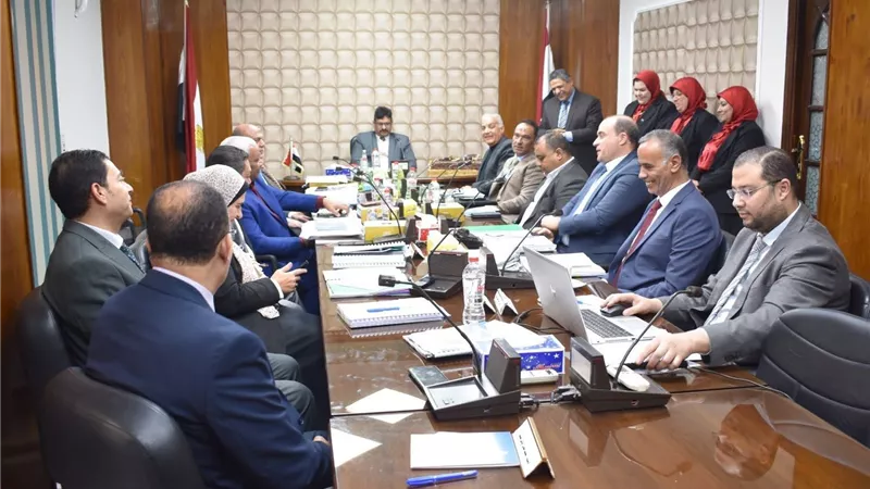 غرب الدلتا لإنتاج الكهرباء تكرم ابراهيم عبيد ومحمد جمال الدين لبلوغهما السن القانونية