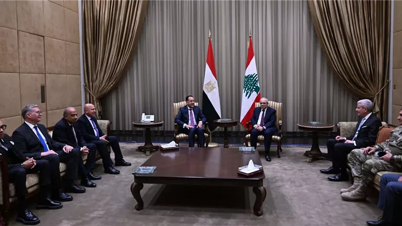 وزيرا الكهرباء والبترول يرافقان رئيس الوزراء خلال زيارته للبنان