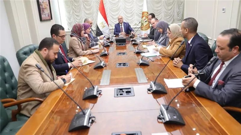 وزير العمل يبحث مع مساعد وزير الاتصالات تسريع إطلاق خدمات الوزارة على «بوابة مصر الرقمية»