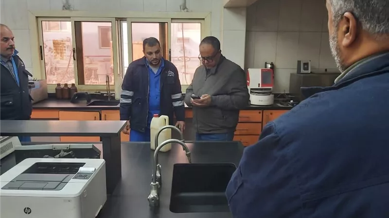 رئيس هيئة البترول يجرى زيارة غير مخططة لمنطقة أنابيب البترول بالتبين