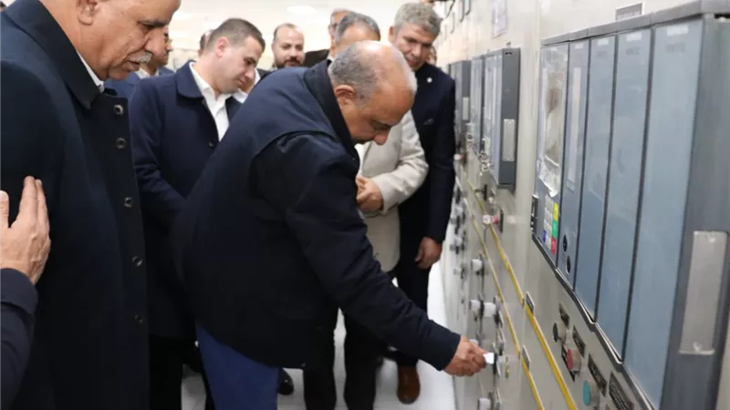 وزير الكهرباء ومحافظ الشرقية يتفقدان محطة محولات الزقازيق ويشهدان وضع الجهد وإطلاق التيار الكهربائي