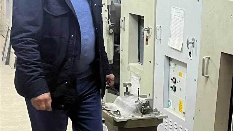 وزير الكهرباء يتفقد مركز خدمة المواطنين ومحطة المحولات بمدينة بورفؤاد