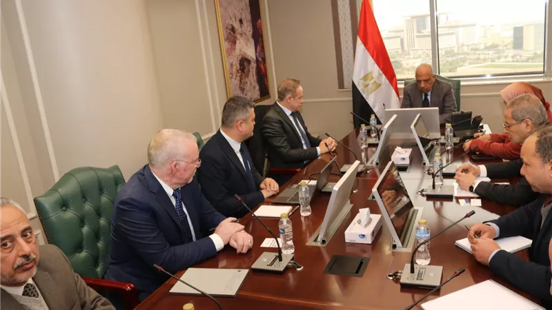 وزير الكهرباء يبحث مع أكوا باور السعودية تعزيز الشراكة فى مجالات الطاقة المتجددة
