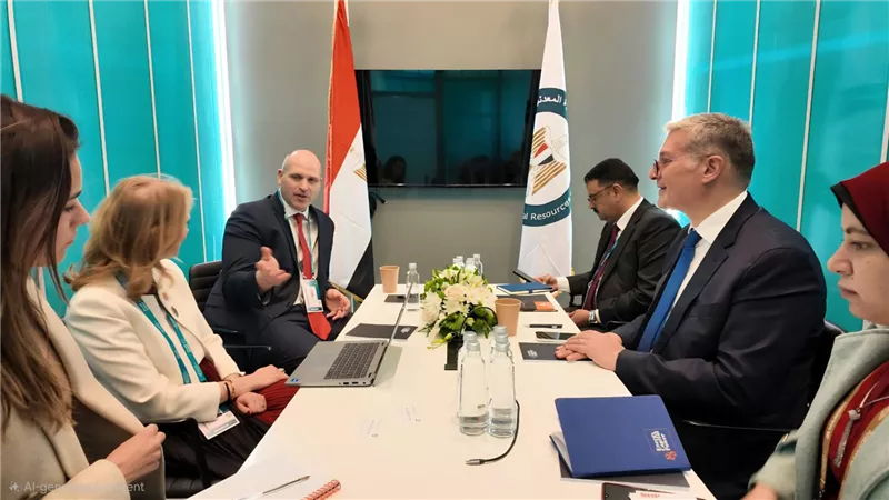 وزير البترول يبحث التعاون في قطاع التعدين مع شركات كندية واسترالية