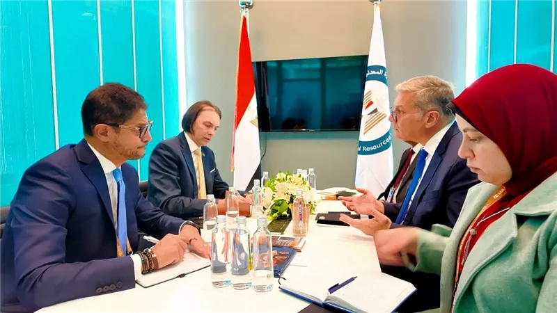 وزير البترول يبحث مع شلمبرجير  العالمية التعاون في مجال المعادن الحيوية