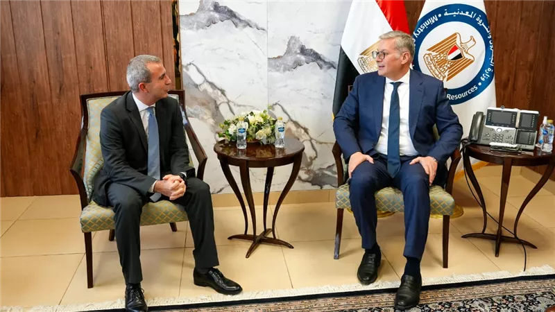 وزير البترول يتابع مع 