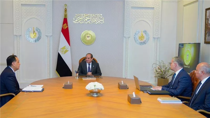 الرئيس السيسي يلتقي رئيس الوزراء ووزير البترول 