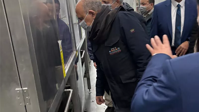 وزير الكهرباء يشهد مراسم توقيع اتفاقية تعاون لتوطين صناعة الخلايا الشمسية والوحدات الكهروضوئية في الصين
