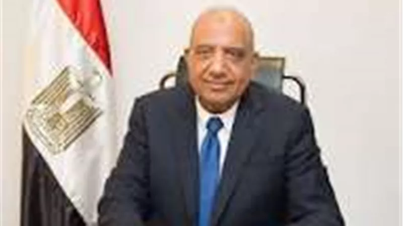 وزير الكهرباء يتفقد الإدارة العامة لإيرادات شبكات الخانكة بشمال القاهرة