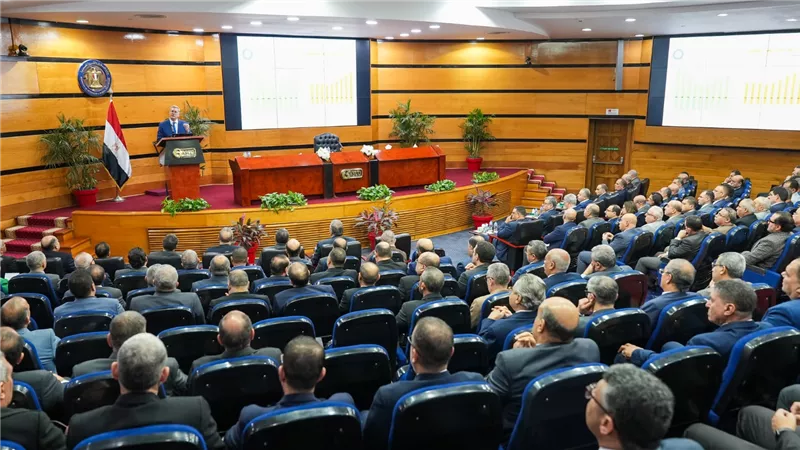 وزير البترول يستعرض خطط زيادة الإنتاج المحلي وتأمين احتياجات الغاز في صيف 2026