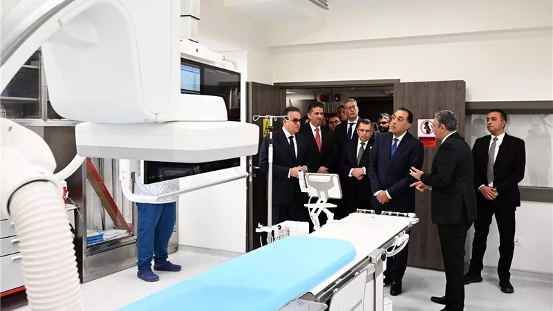 رئيس الوزراء يتفقد عددا من الأقسام المختلفة بمستشفى كليوباترا التجمع (سكاي)