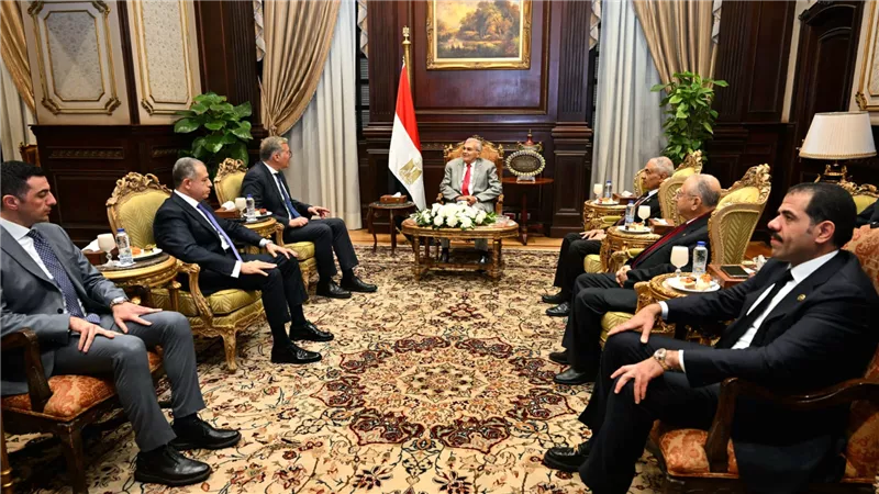 خلال زيارته لمقر المجلس.. وزير البترول يهنيء رئيس مجلس الشيوخ