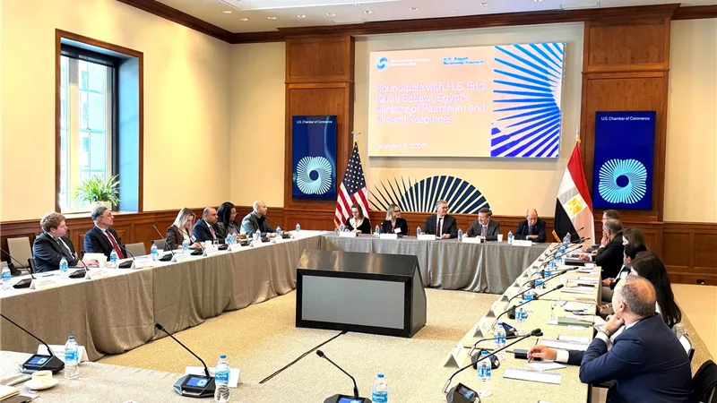 وزير البترول يعقد لقاء مائدة مستديرة موسع مع ممثلي الشركات الأمريكية بغرفة التجارة
