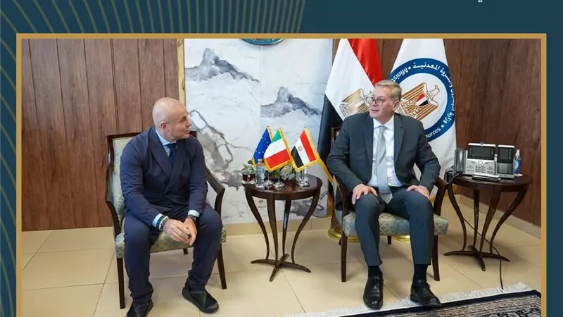 وزير البترول يبحث مع سفير إيطاليا التعاون في مشروعات البترول والغاز