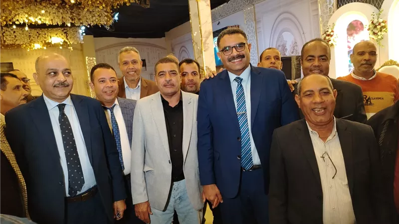 بحضور صفائي وفاروق وفتحي..تكريم رئيس قطاع شبكات نقل قنا لبلوغه سن التقاعد