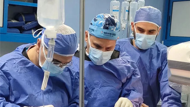 «مستشفى الكهرباء» يحقق إنجازًا طبيًا جديدًا بإجراء عمليات قلب معقدة لكبار السن بنجاح