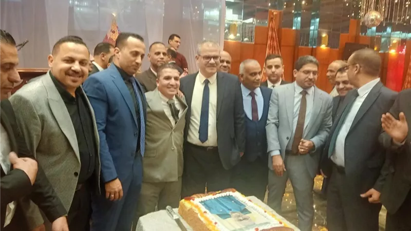العاملون بـ«غاز مصر» يكرمون نائب رئيس الشركة للشئون الإدارية في حفل إفطار رمضاني