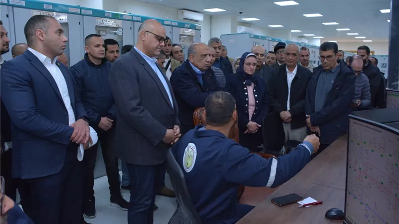 وزير الكهرباء ومحافظ الإسكندرية يتفقدان محطة محولات برج العرب الترفيهية  ويشهدان وضع الجهد وإطلاق التيار