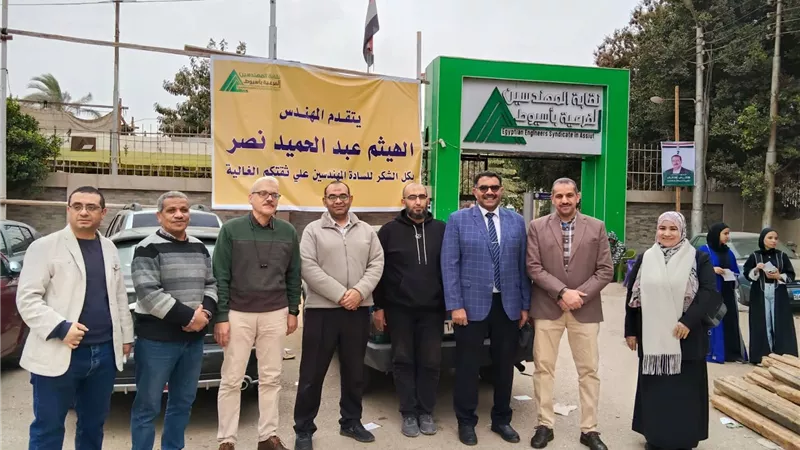 العضو المتفرغ للمنطقة الجنوبية يُدلي بصوته في انتخابات الإعادة على منصب نقيب المهندسين