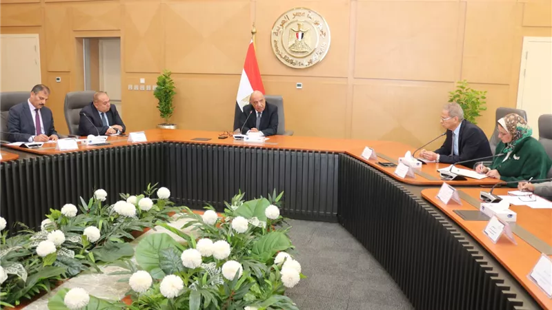 وزير الكهرباء يجتمع بأعضاء اللجنة الدائمة لإدارة الأزمات والكوارث والحد من المخاطر