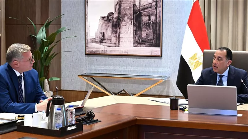 رئيس الوزراء يستعرض مع وزير البترول مستجدات عدد من ملفات عمل الوزارة