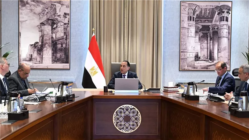 رئيس الوزراء يتابع إجراءات ترشيد استهلاك المواد البترولية والكهرباء