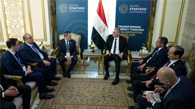 وزير البترول يبحث تعزيز التعاون مع شلمبرجير العالمية في تطبيق الحفر الأفقي لزيادة الإنتاج البترولي
